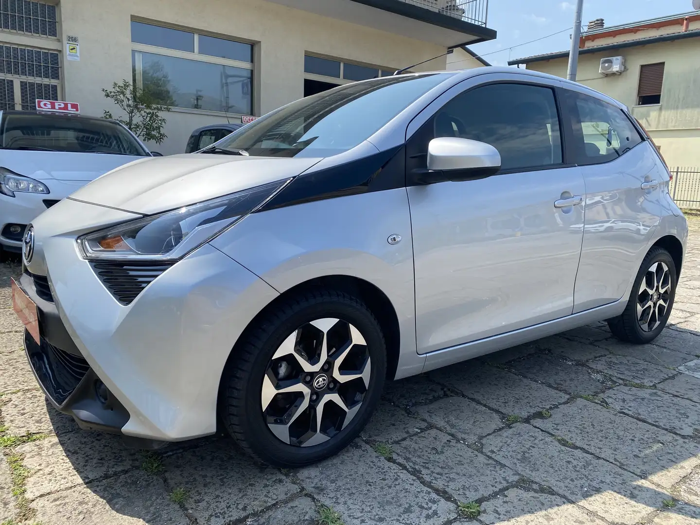Toyota Aygo 5p 1.0 x-clusiv 72cv Argento - 1