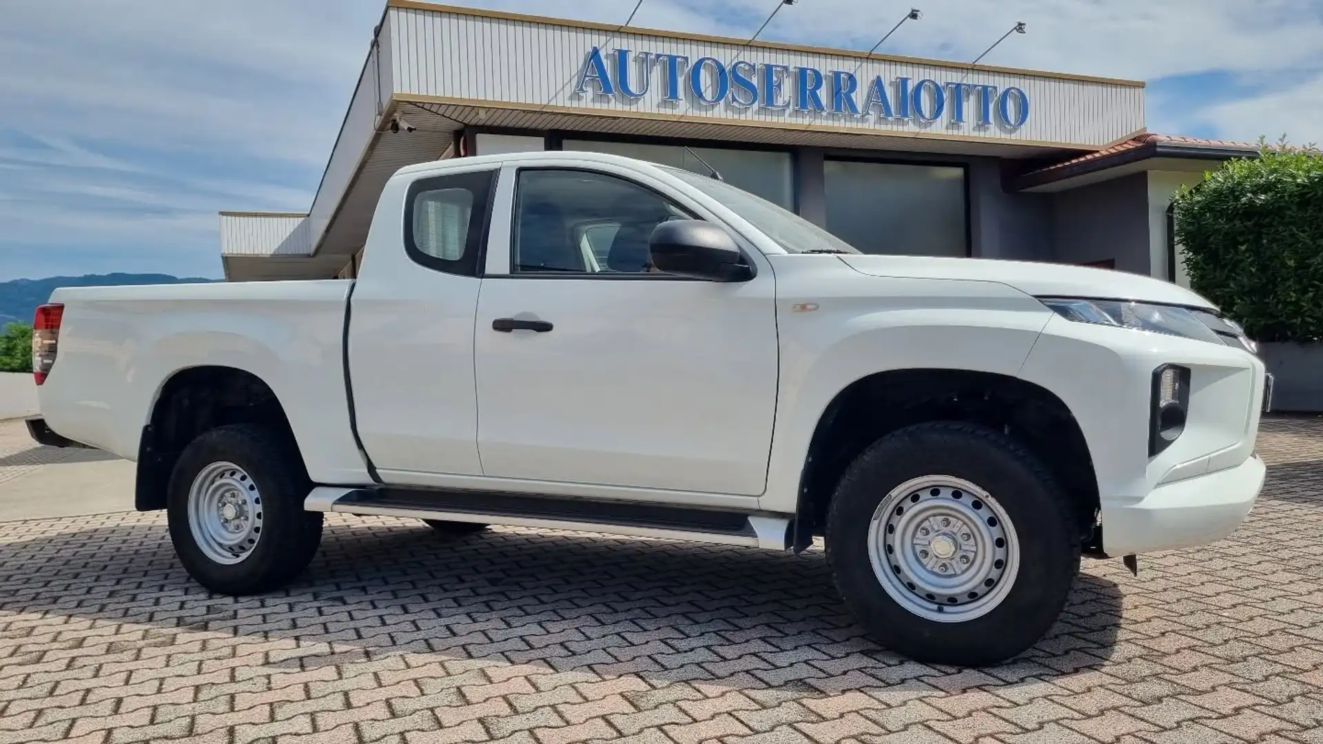 Mitsubishi L200 2.3 CLUB CAB 4x4 cassone lungo Bianco - 1