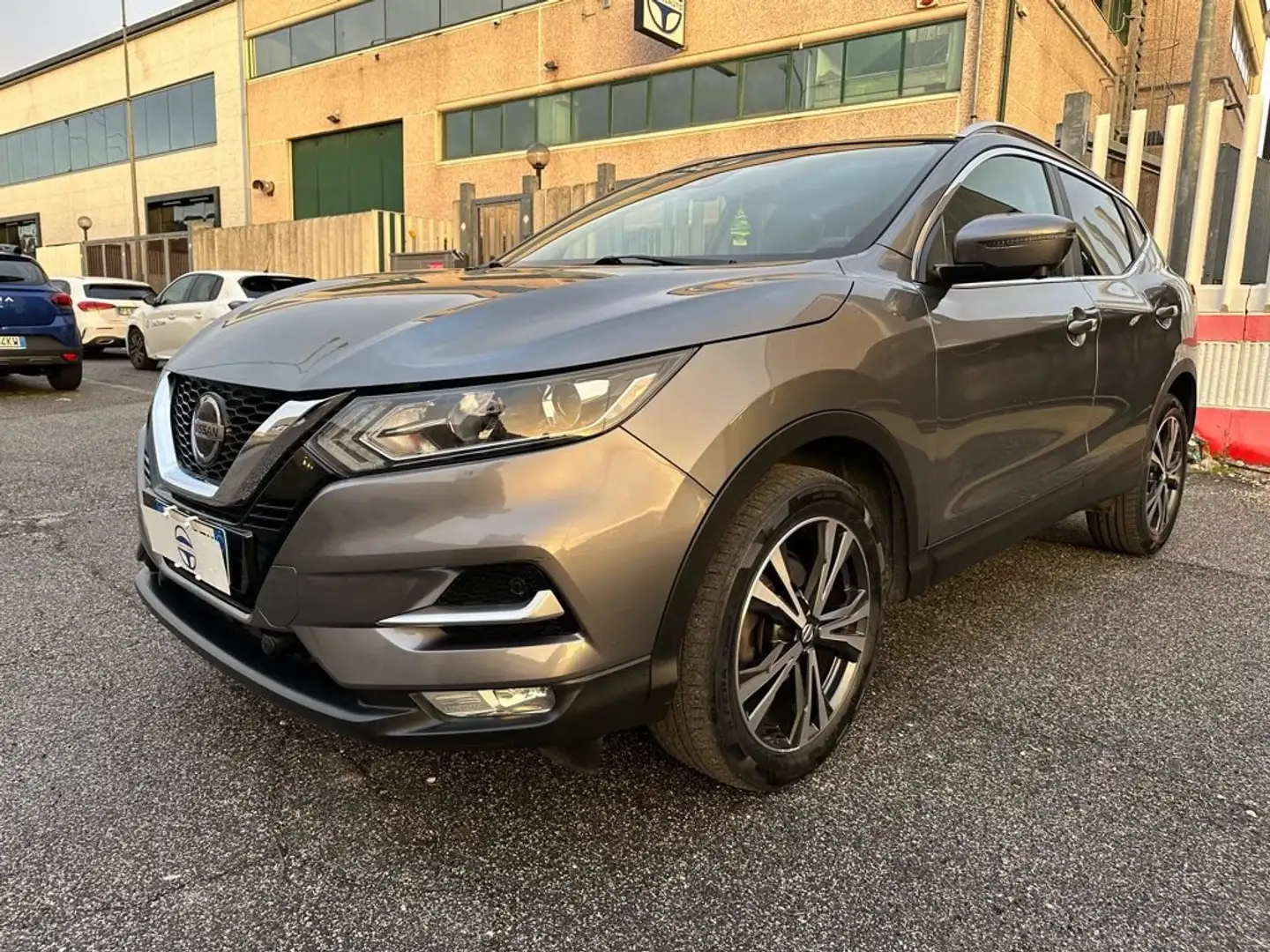 Nissan Qashqai 1.3 DIG-T 140cv N-Connecta Grigio - 1