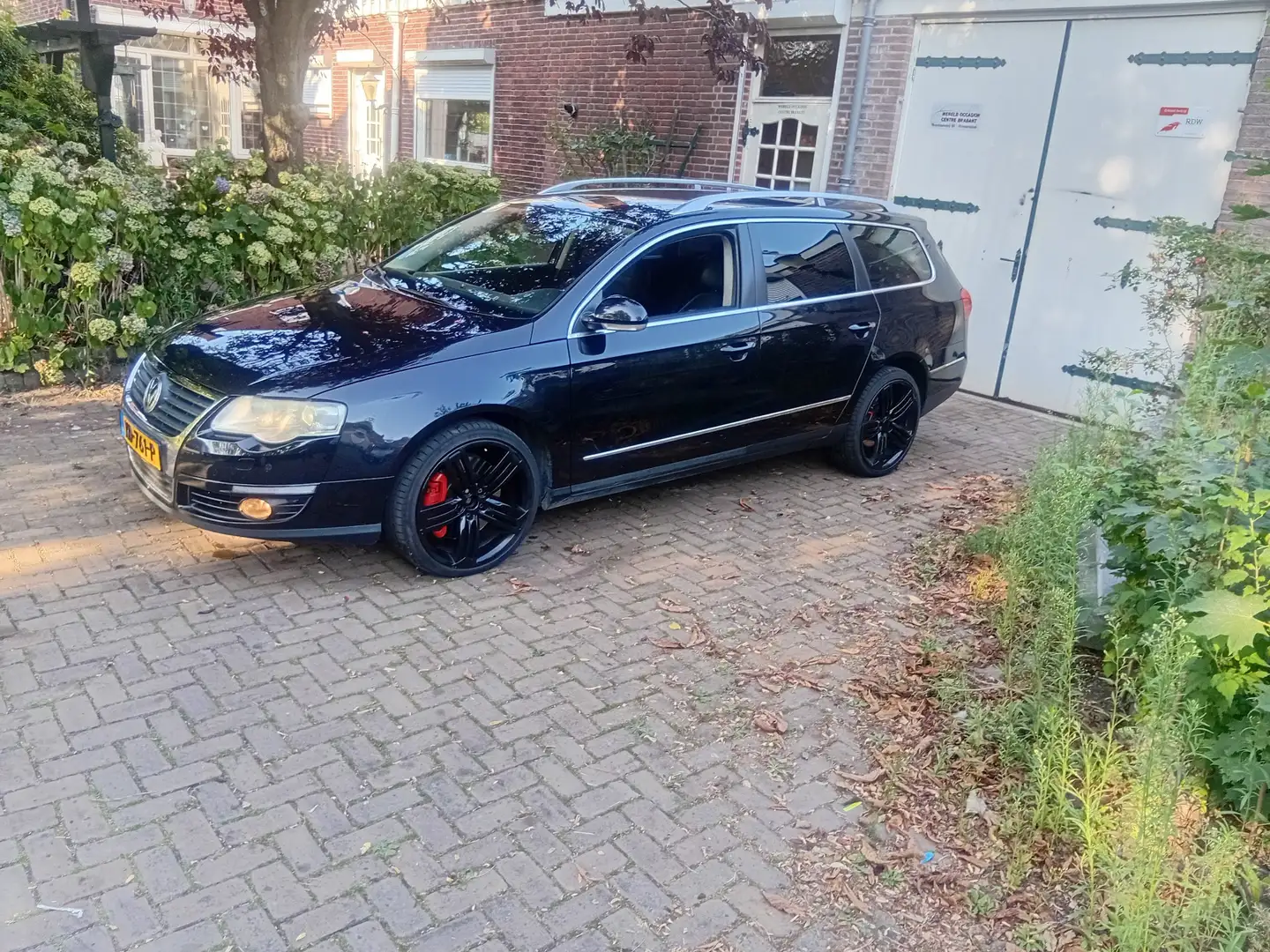 Volkswagen Passat 3.2 V6 Comfortl. 4Motion Zwart - 2