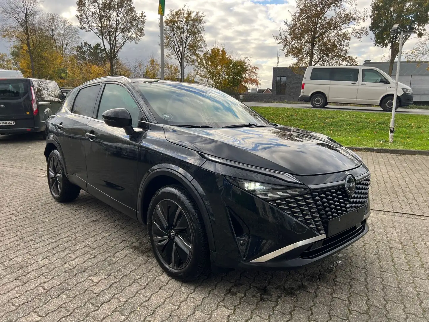 Nissan Qashqai 1.3 DIG-T MHEV TEKNA black ACC 360º Schwarz - 1