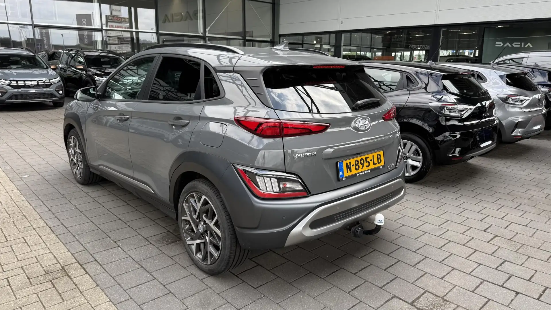 Hyundai KONA 1.6 GDI HEV Premium Grijs - 2