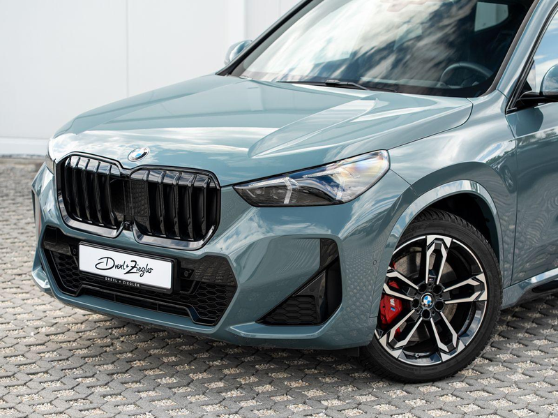 BMW X1 sDrive20i M-Sport PRO AHK PANO ACC HuD eSitze — photo 4