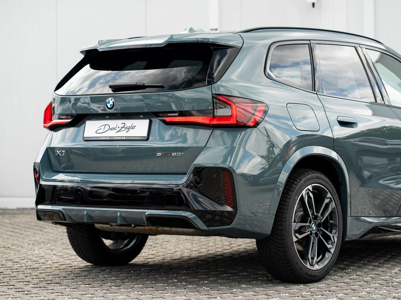 BMW X1 sDrive20i M-Sport PRO AHK PANO ACC HuD eSitze — photo 8
