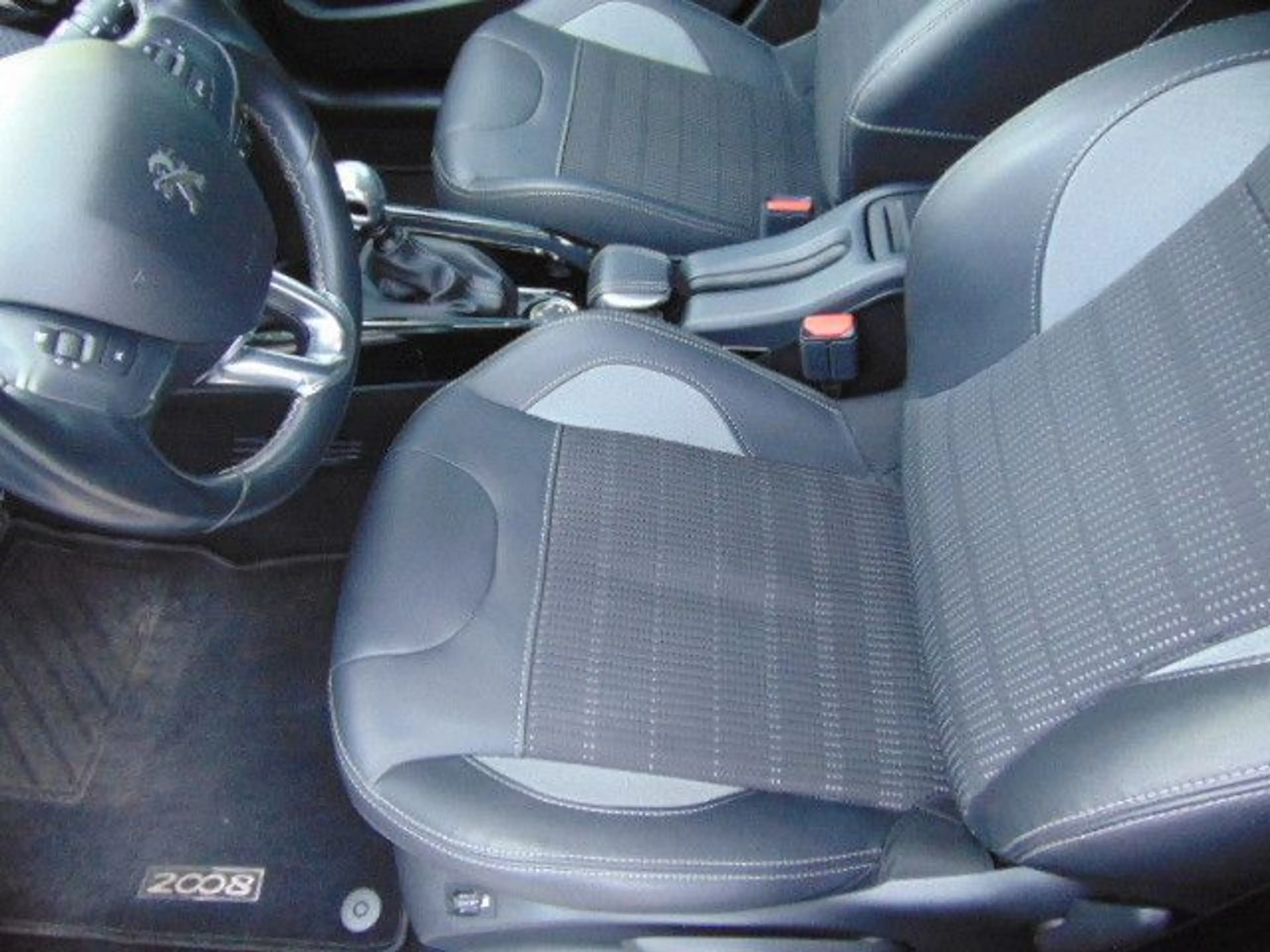 Peugeot 2008 Allure — photo 11