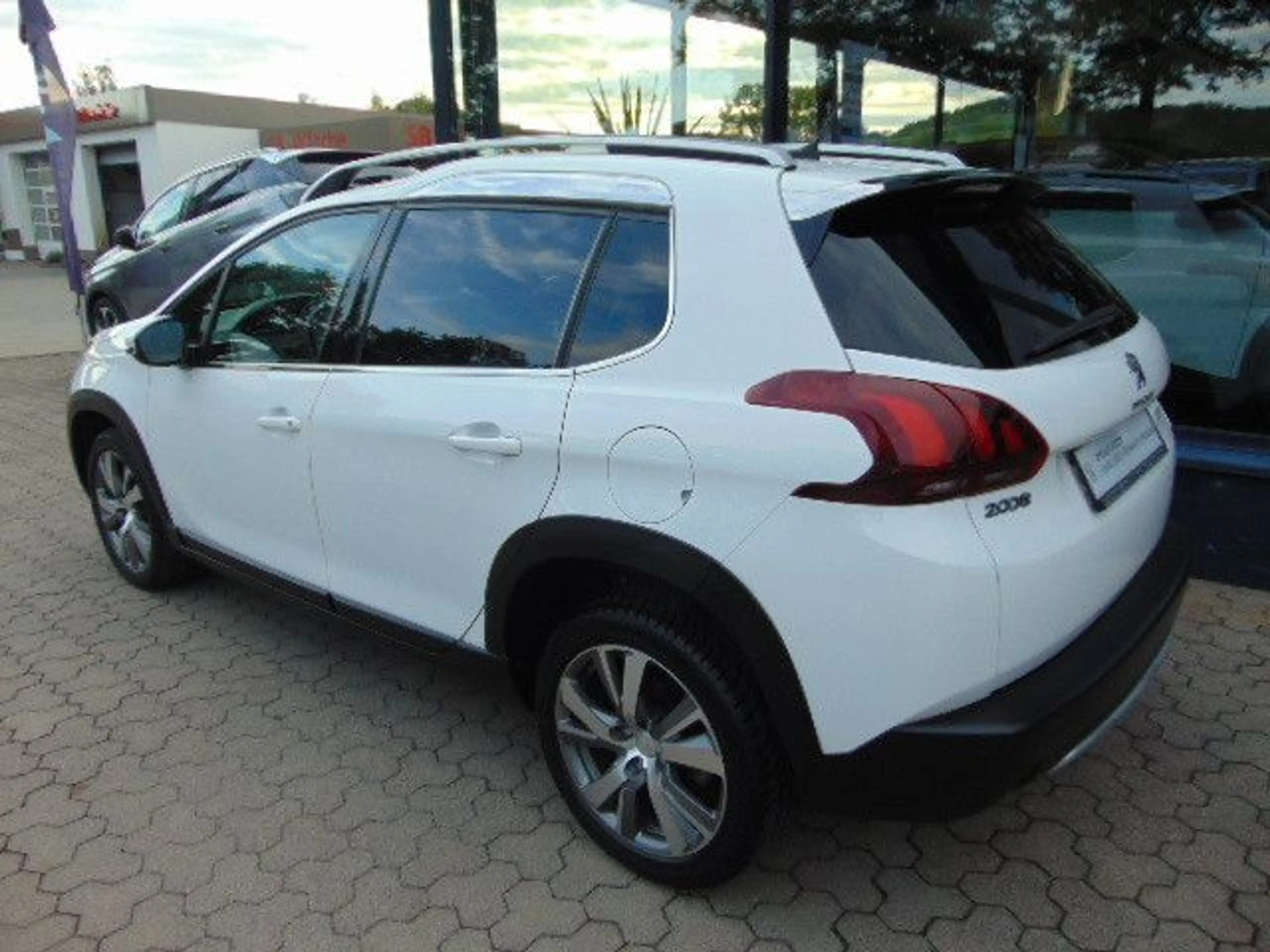 Peugeot 2008 Allure — photo 4