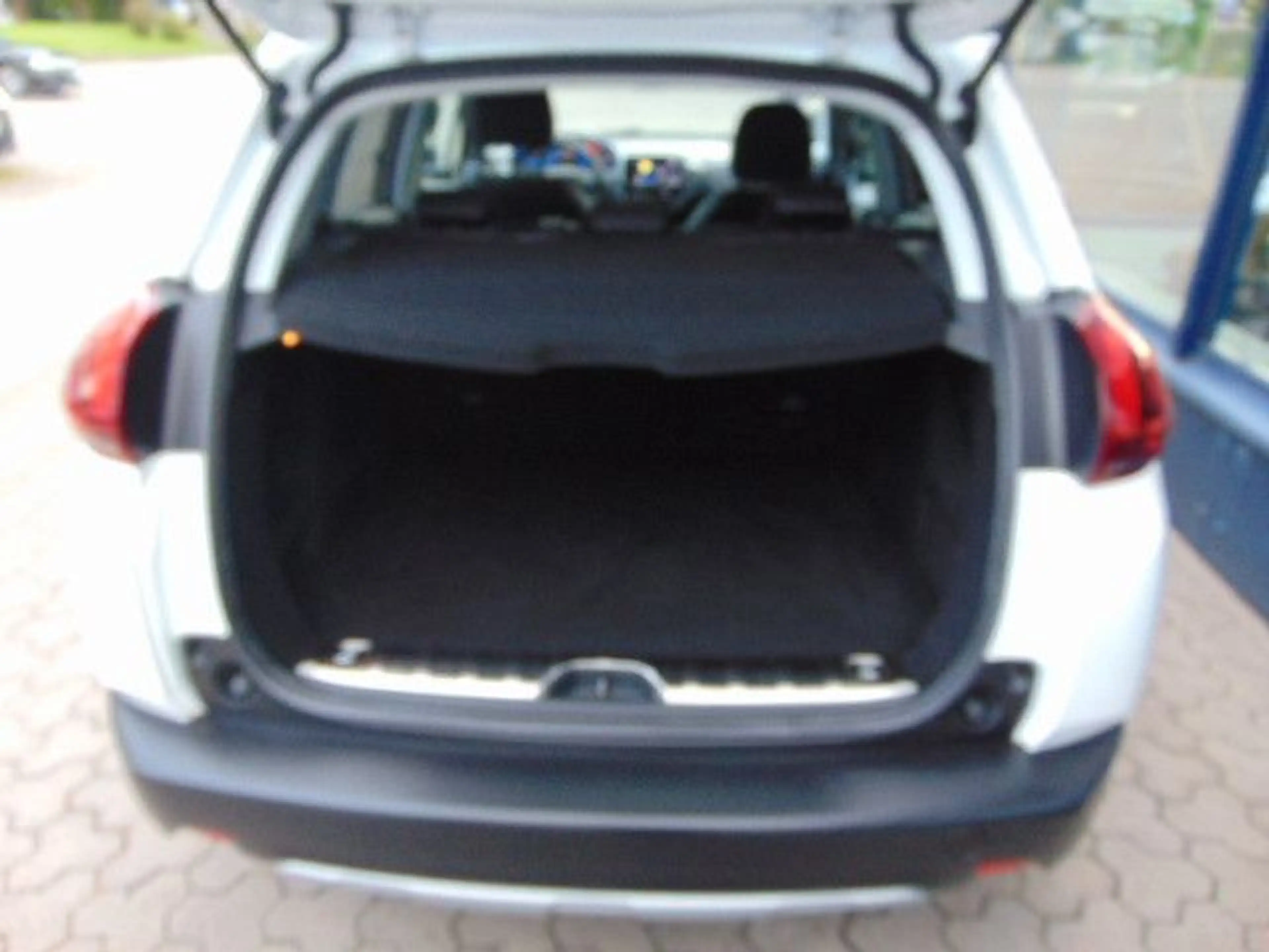 Peugeot 2008 Allure — photo 10