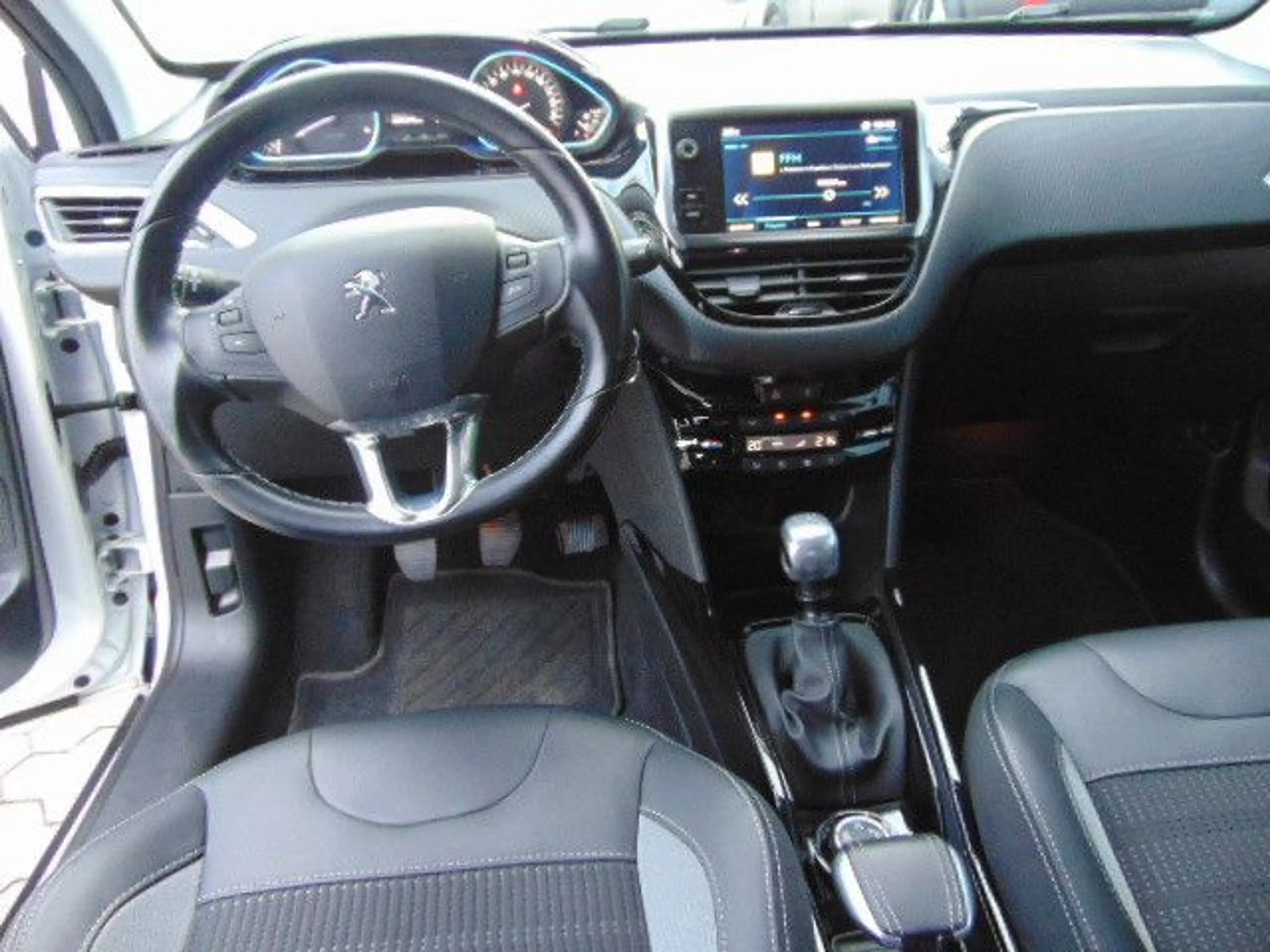 Peugeot 2008 Allure — photo 12