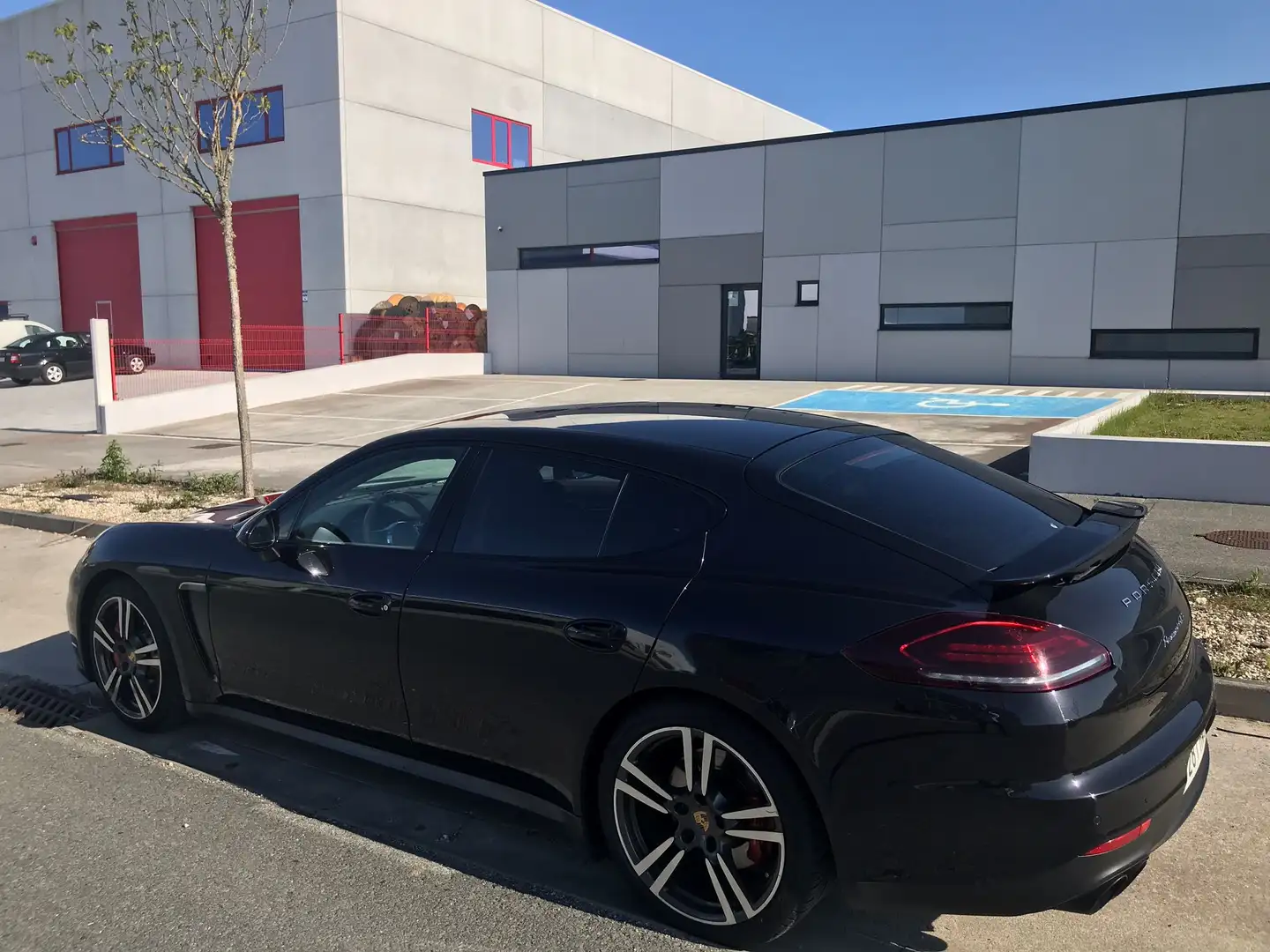 Porsche Panamera GTS PDK Negro - 2