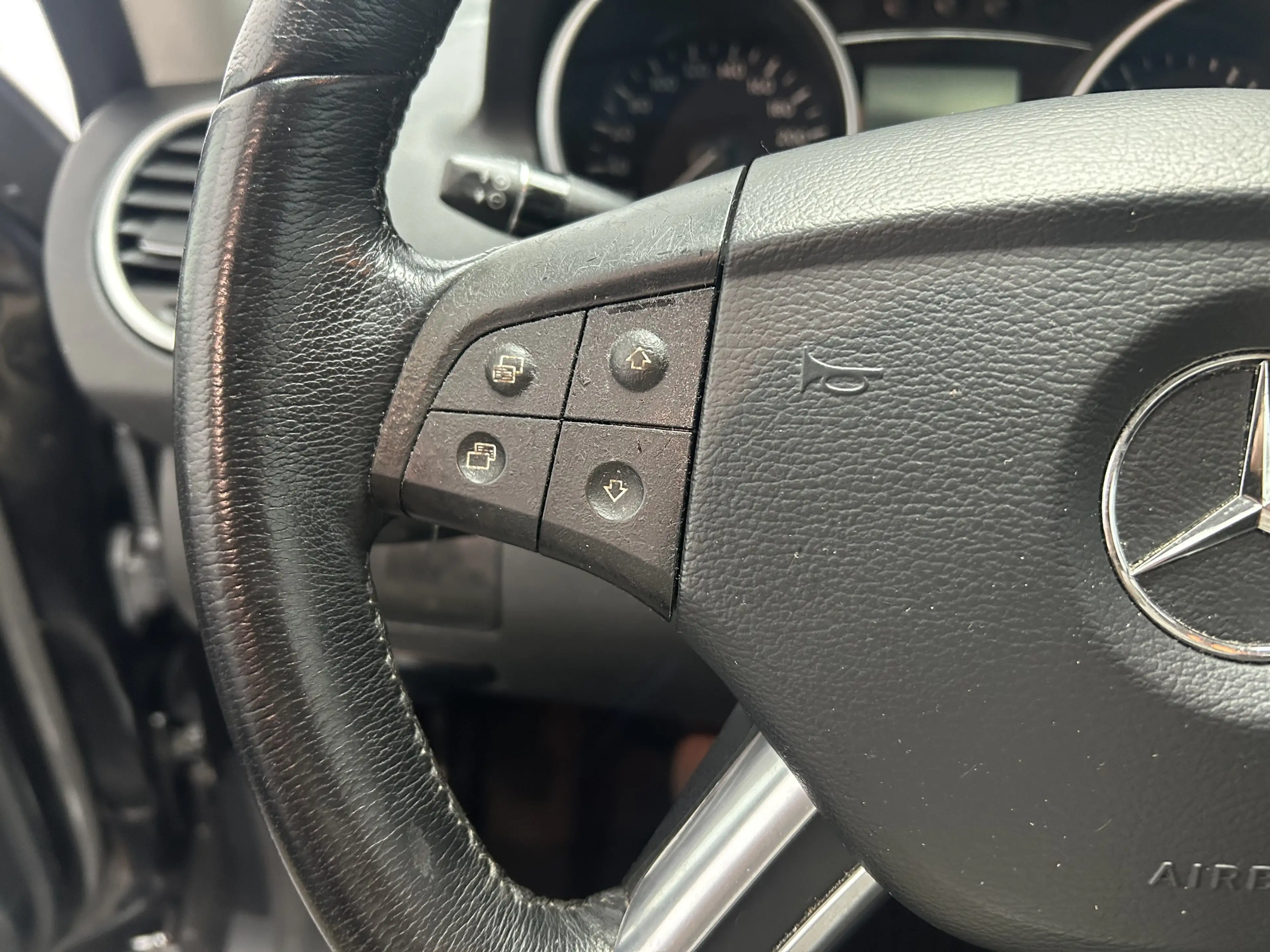 Mercedes-Benz ML 320 CDI 4Matic S-Dach Bi-Xenon Leder SHZ Navi — photo 14