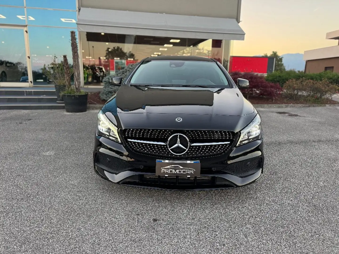 Mercedes-Benz CLA 200 d AUTOM PREMIUM EDITION*TETTO*SERVICE UFF*UNIPROP* Schwarz - 2