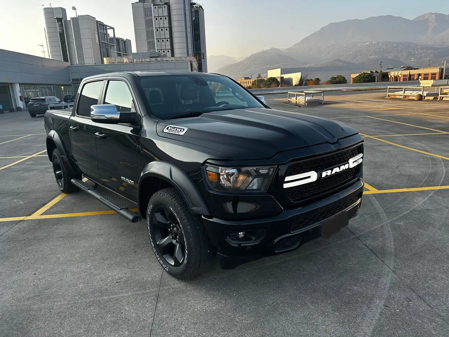 Dodge RAM Ram 5.7 V8 Crew Cab SB BIGHORN Nero - 1