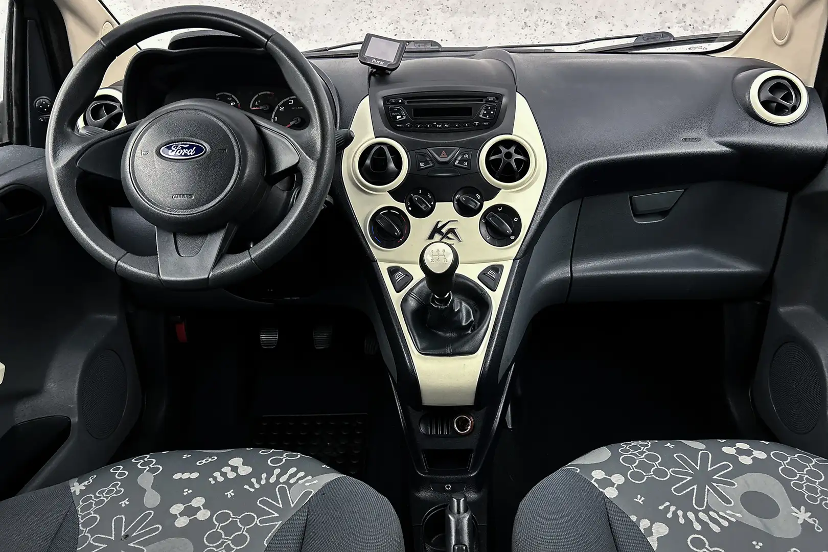 Ford Ka/Ka+ 1.2 Cool&Sound | 4-seizoensbanden | Airco | Elektr Gris - 2
