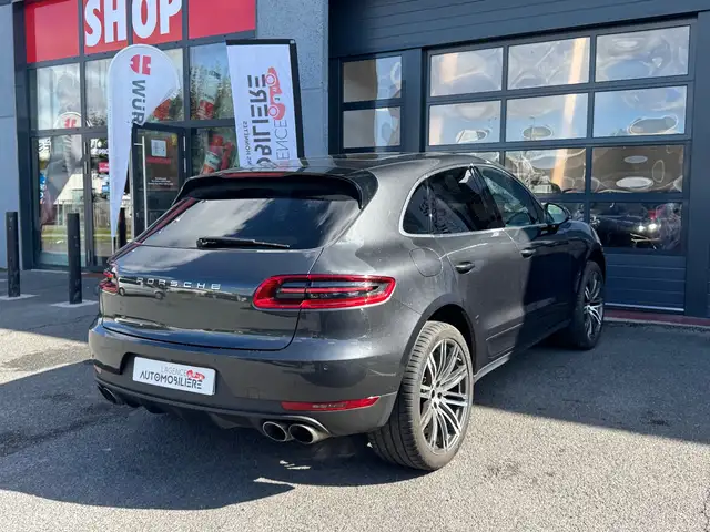 Porsche Macan view 5