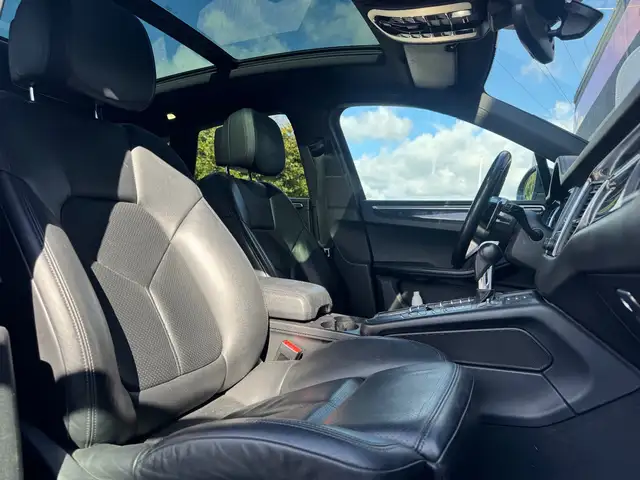 Porsche Macan view 10