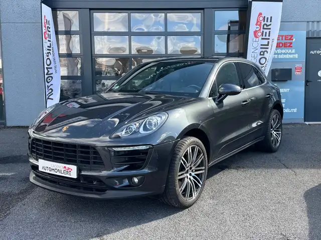 Porsche Macan view 2