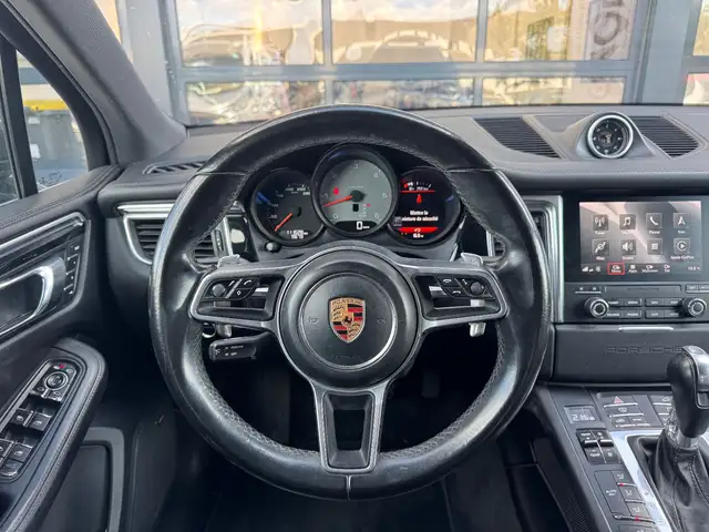 Porsche Macan view 8