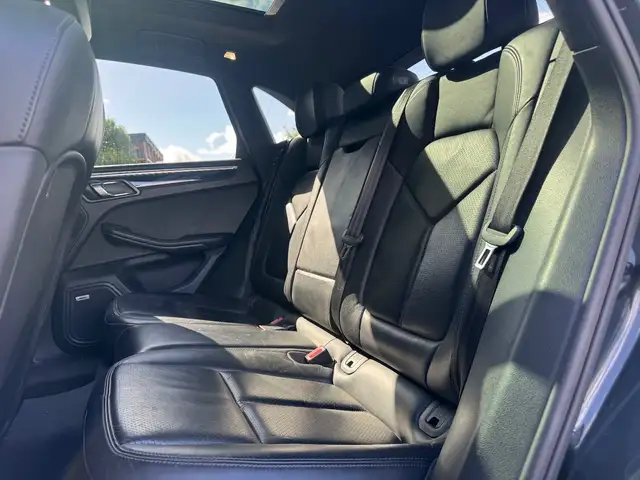 Porsche Macan view 11