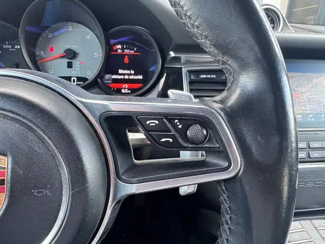 Porsche Macan view 15