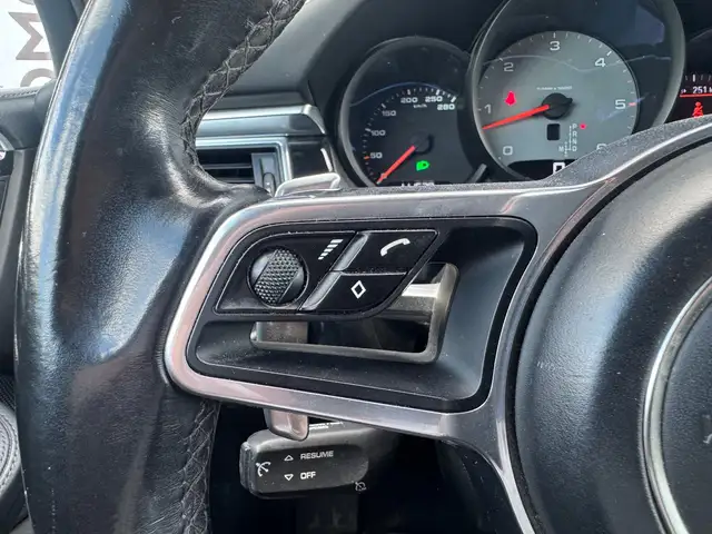Porsche Macan view 14
