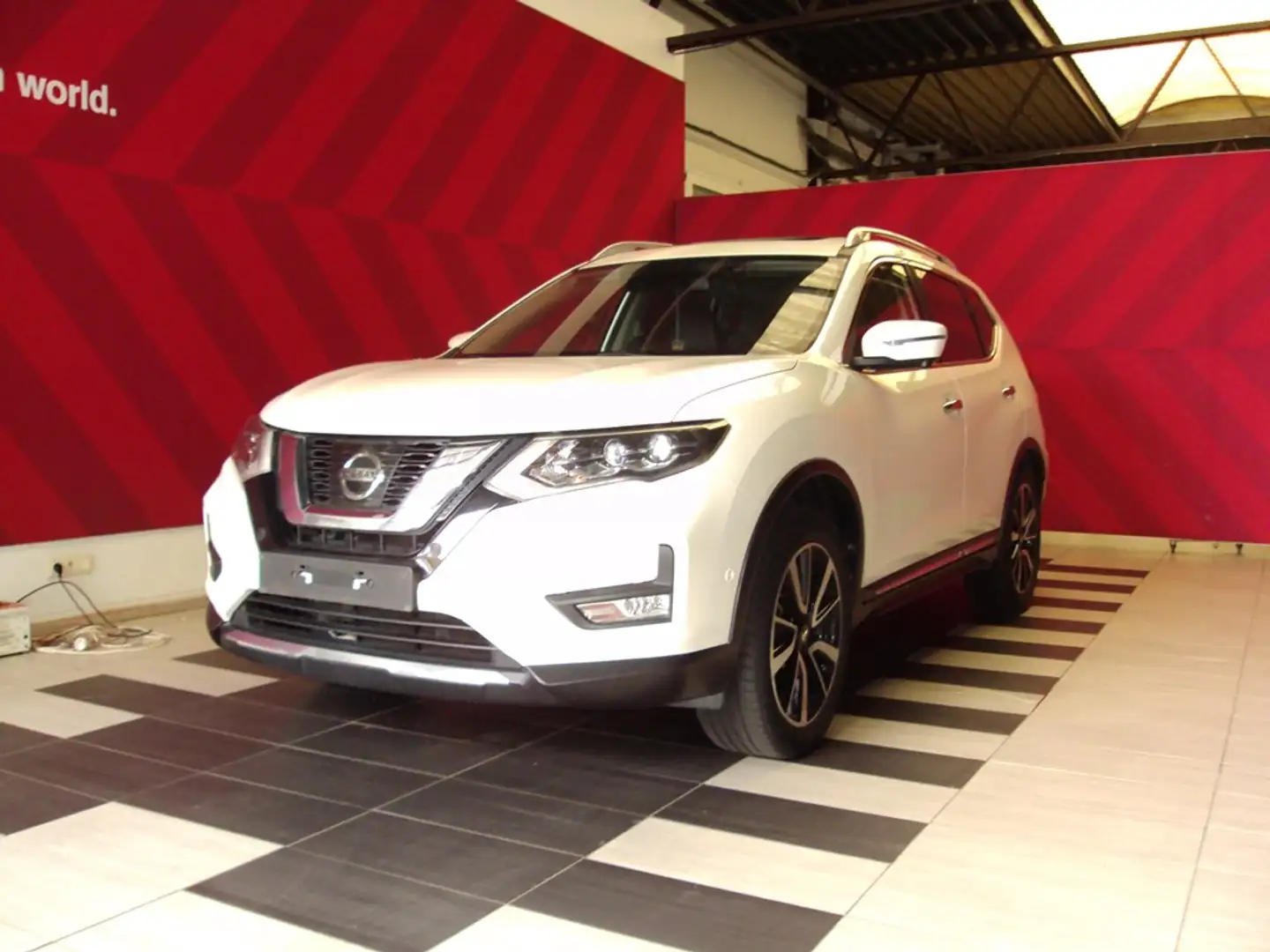 Nissan X-Trail 1.6dCi TEKNA 6MT Wit - 1