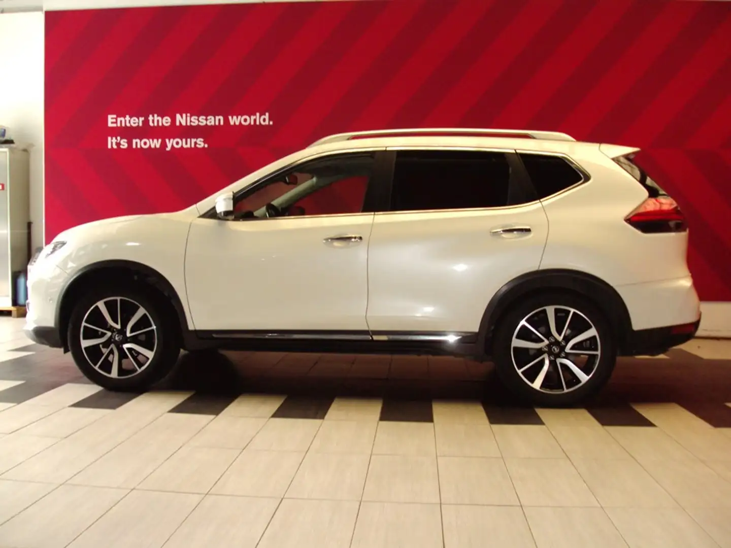Nissan X-Trail 1.6dCi TEKNA 6MT Wit - 2