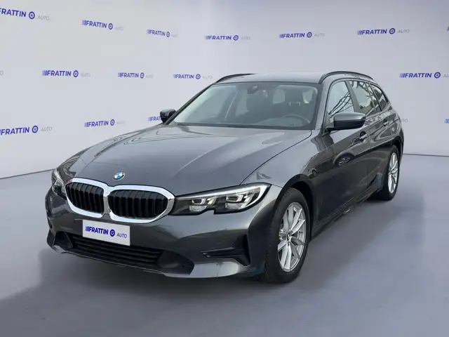 BMW 320 320d 48V xDrive Touring Business Advantage