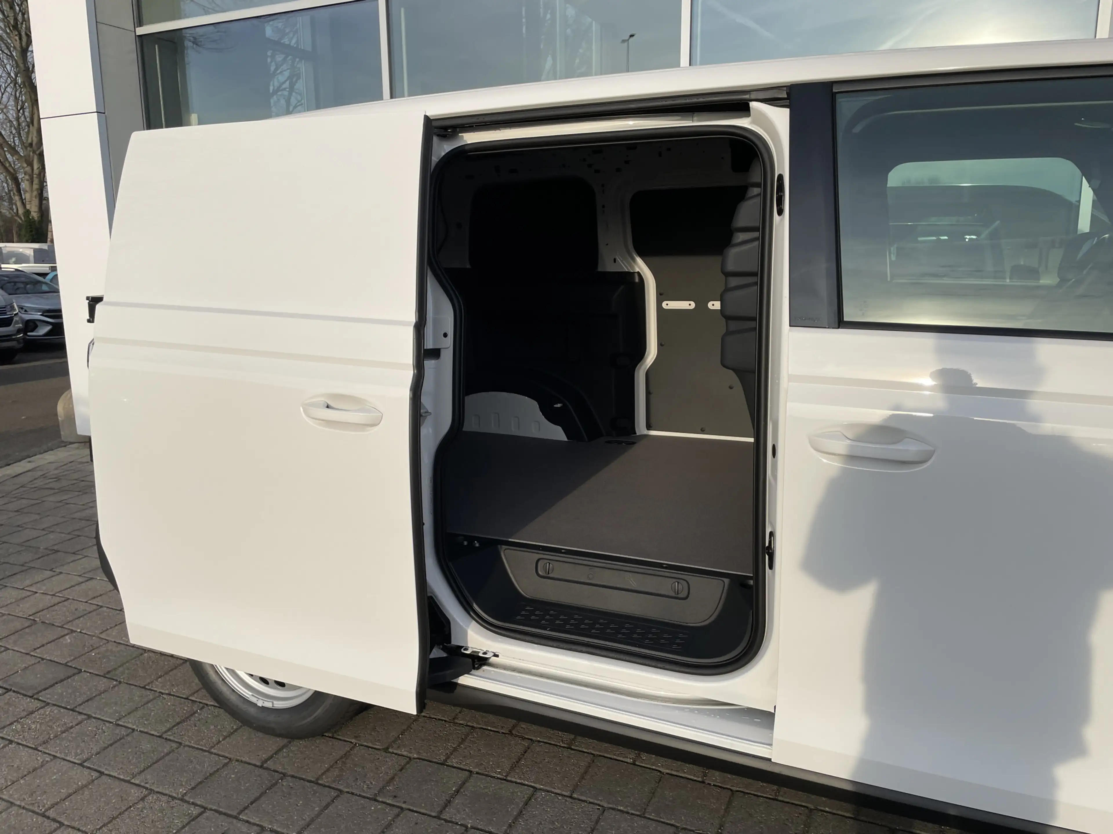 Volkswagen ID. Buzz Cargo Economy Business 286PK RWD | Trekhaak | Achterdeur — photo 15