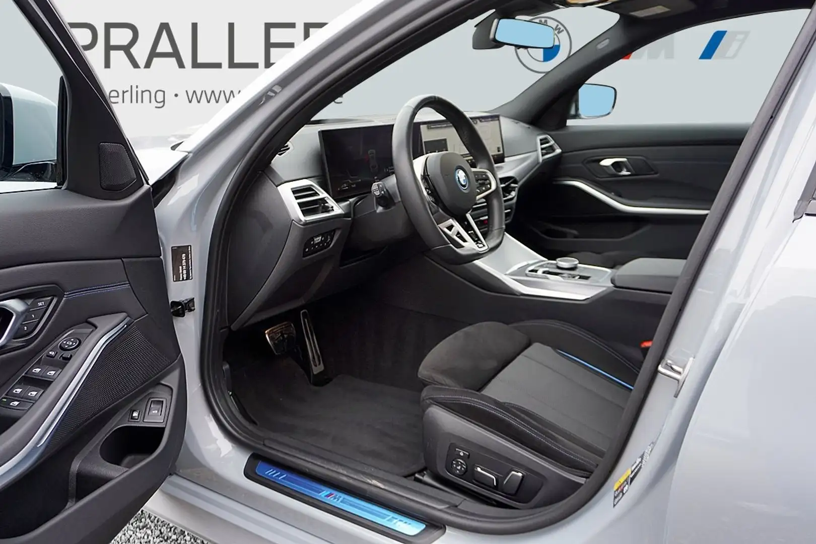 BMW 330 e xDrive Touring M Sport HeadUp AHK Glasdach eSitz Gris - 2