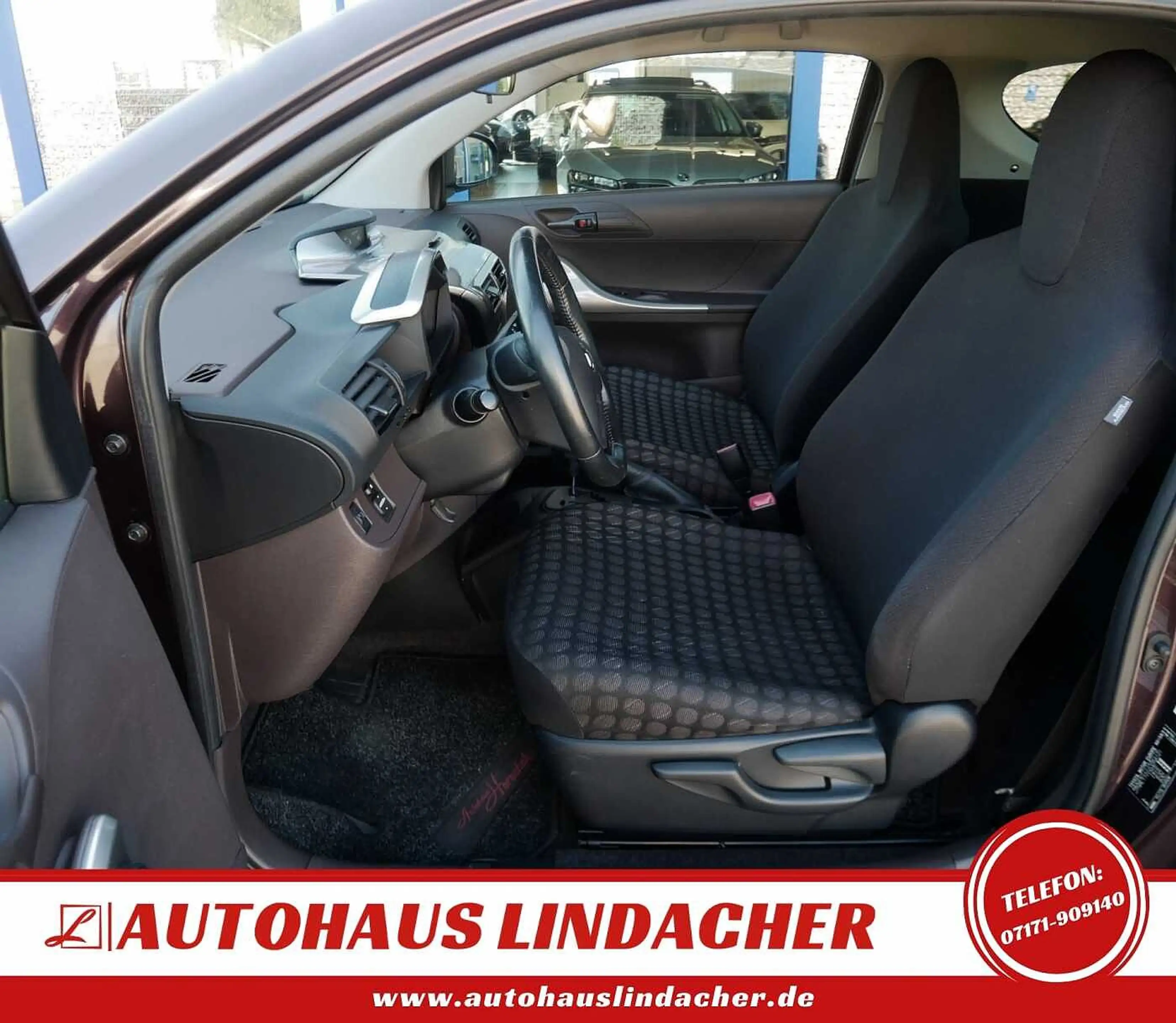 Toyota iQ 1.0 Multidrive I Klima — photo 11