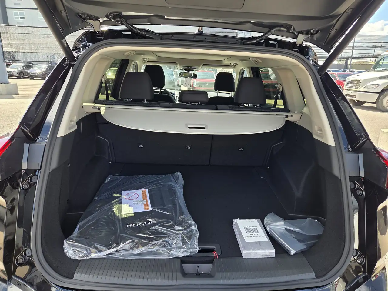 Nissan Rogue снимка Nissan Rogue