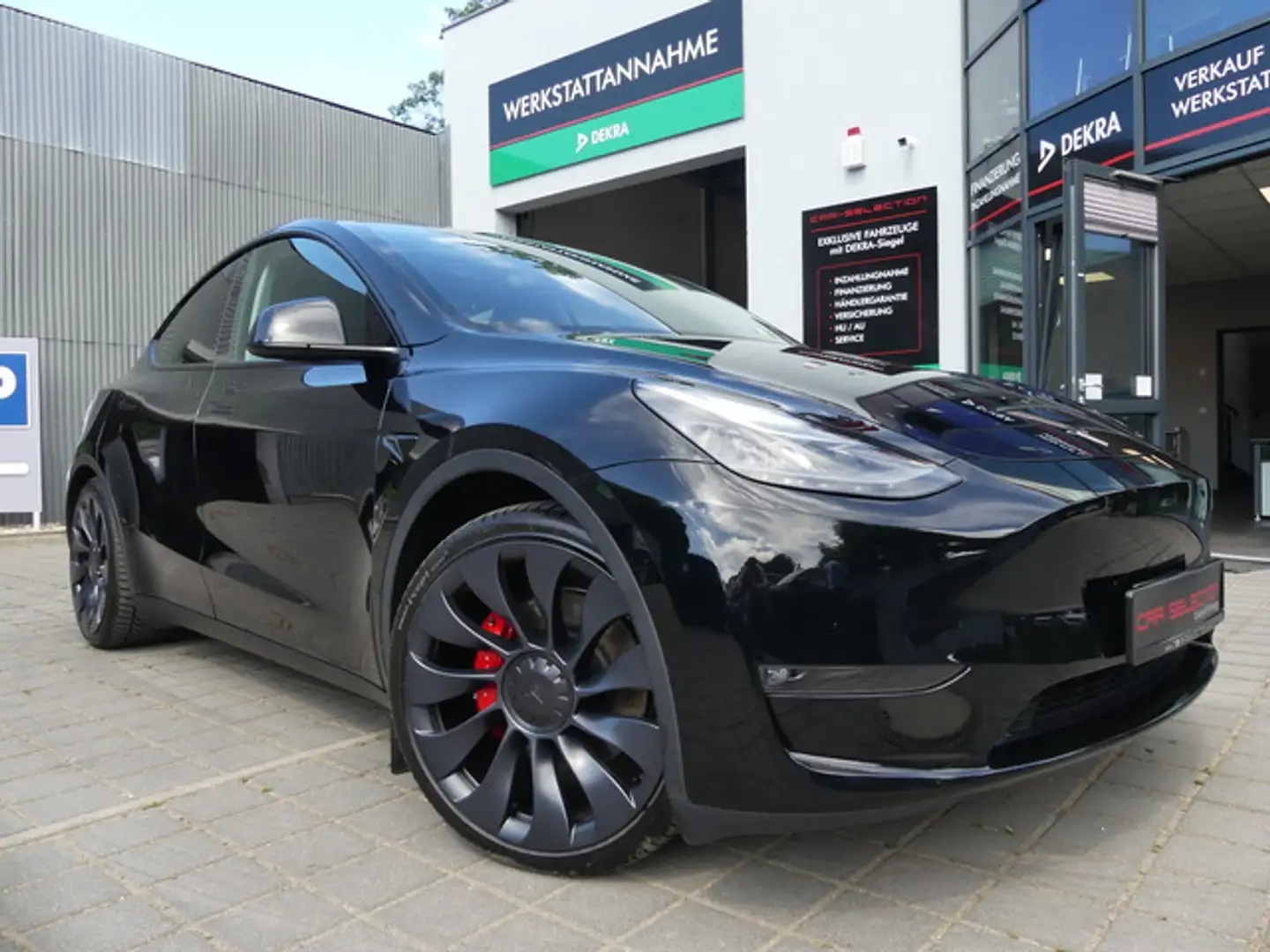 Tesla Model Y Performance Dual AWD LR AHK/LED/360°/PANO Zwart - 1