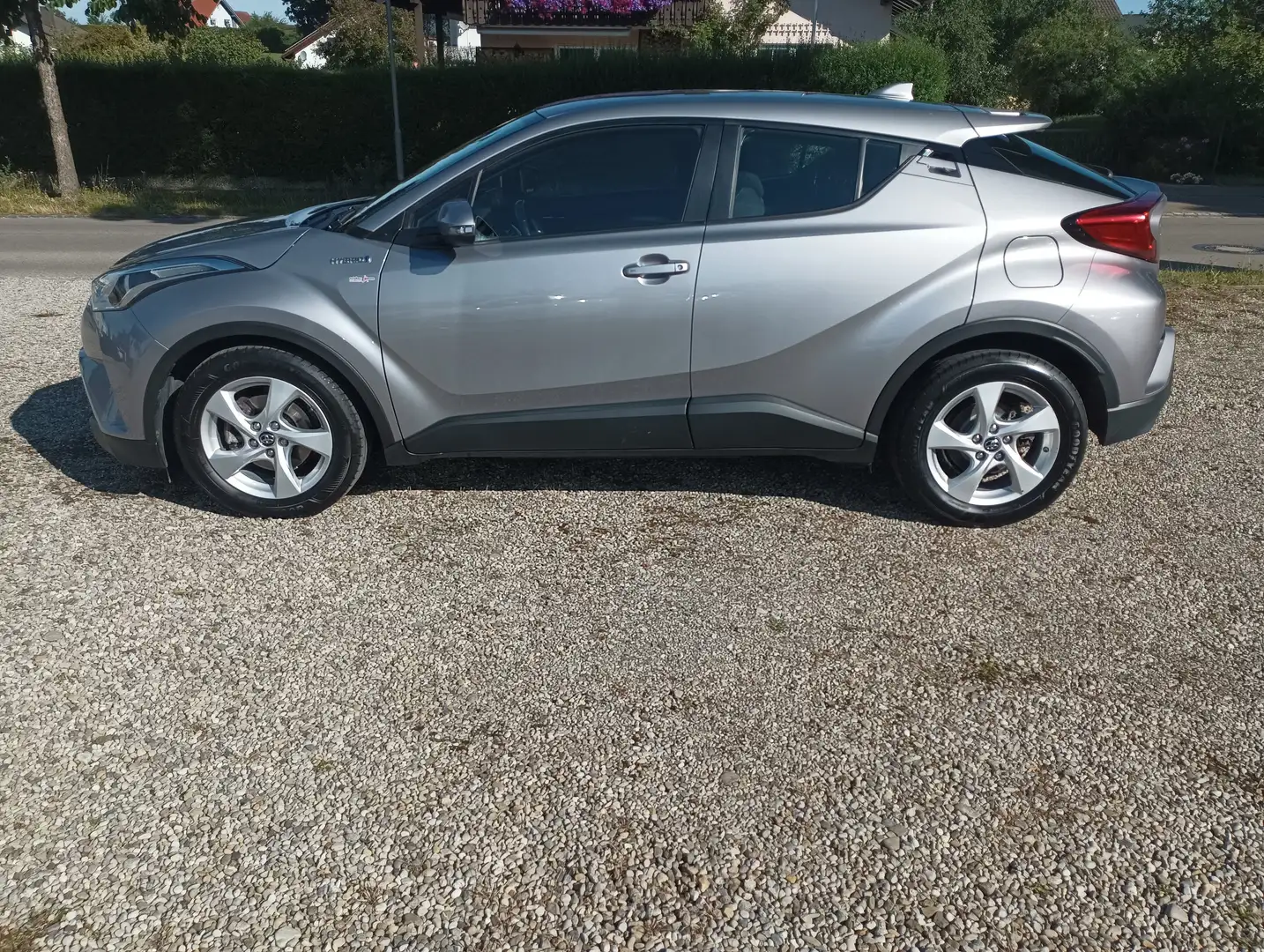 Toyota C-HR Hybrid Flow Grau - 2