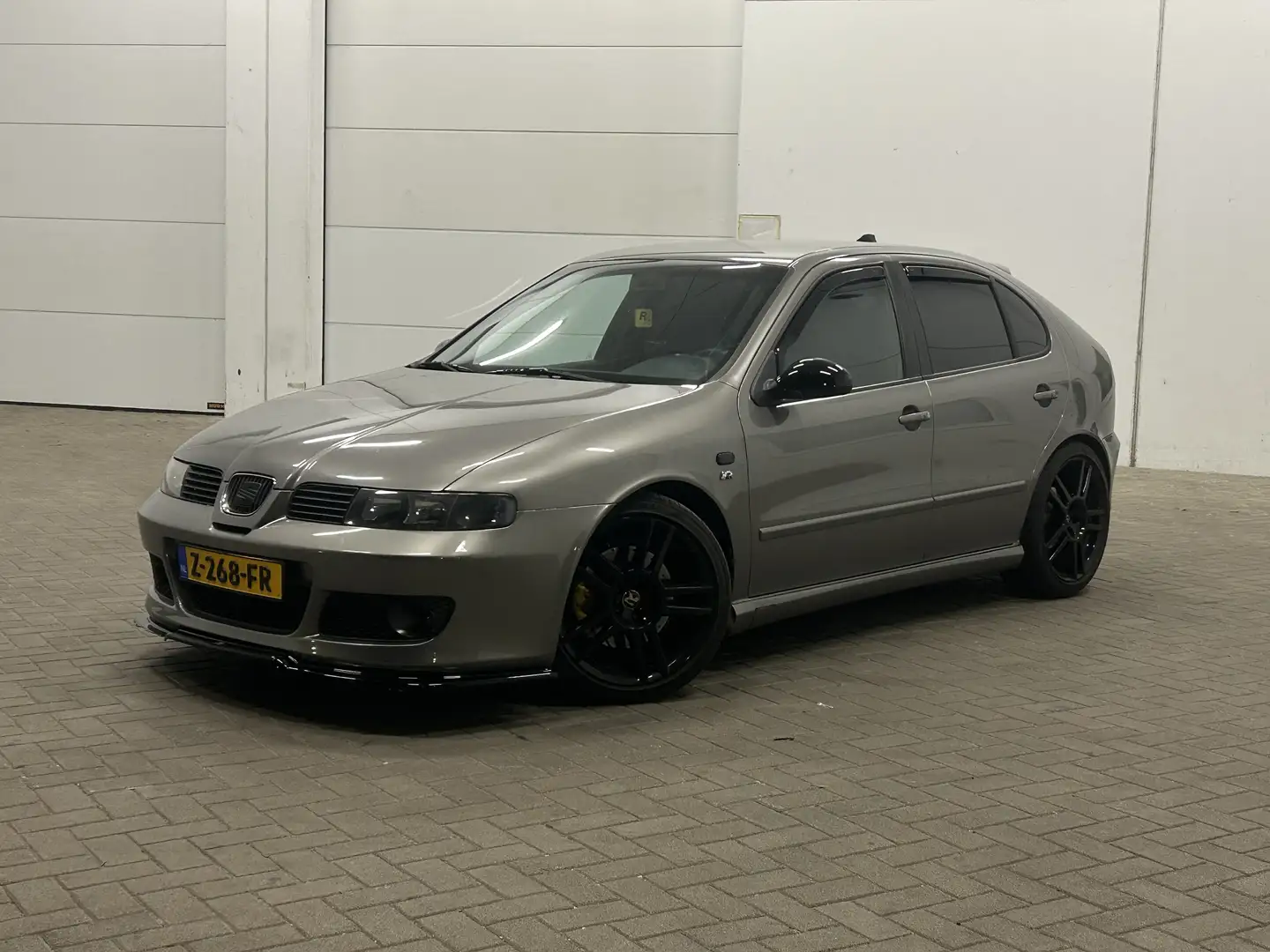 SEAT Leon SEAT LEON 1.8-20VT BAM Cupra R (lees beschrijving) Сірий - 1