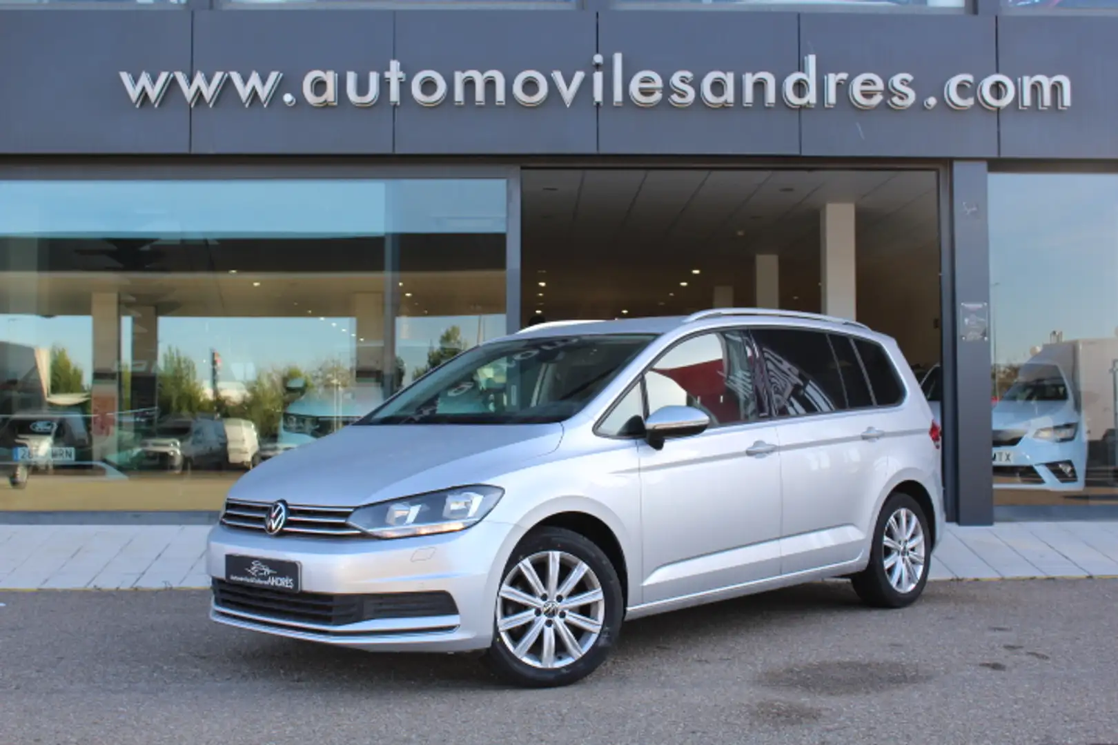 Volkswagen Touran 2.0TDI Advance 90kW Plateado - 1