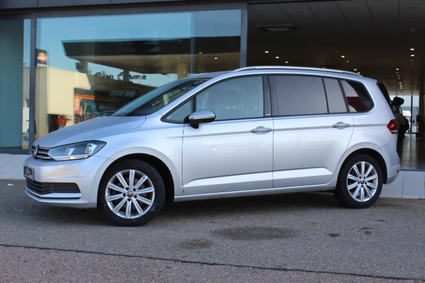 Volkswagen Touran 2.0TDI Advance 90kW Plateado - 2