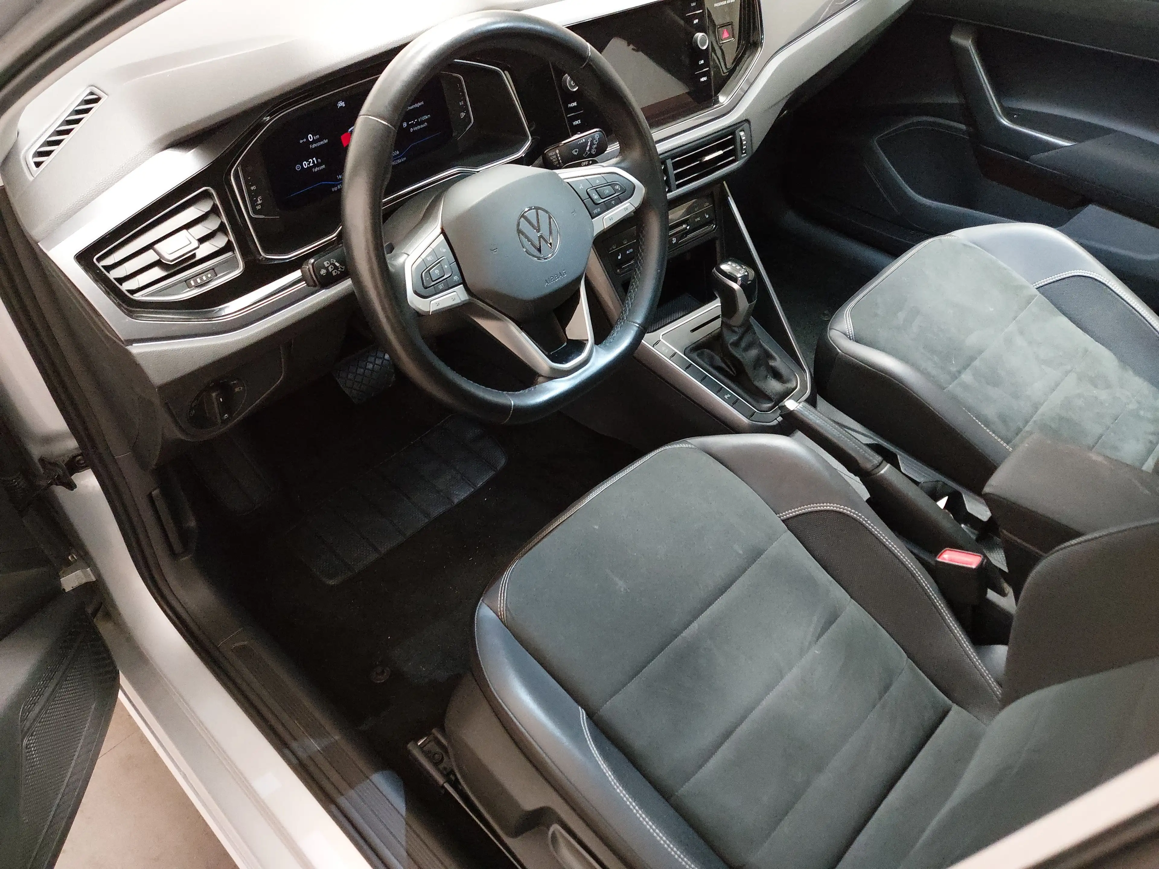 Volkswagen Polo VW Polo 1.0 TSI Style DSG NAVI DC Matrix SHZ PDC — photo 6