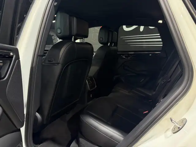 Porsche Macan view 10