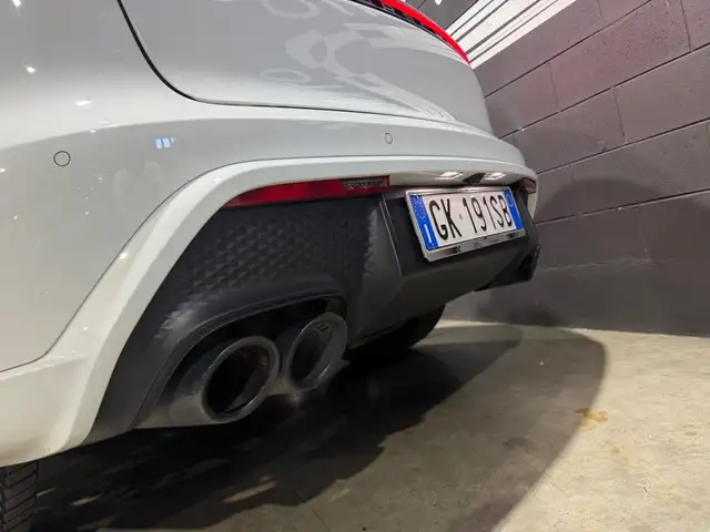 Porsche Macan view 9