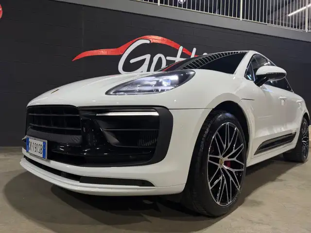 Porsche Macan view 6