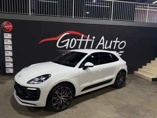 Porsche Macan view 2