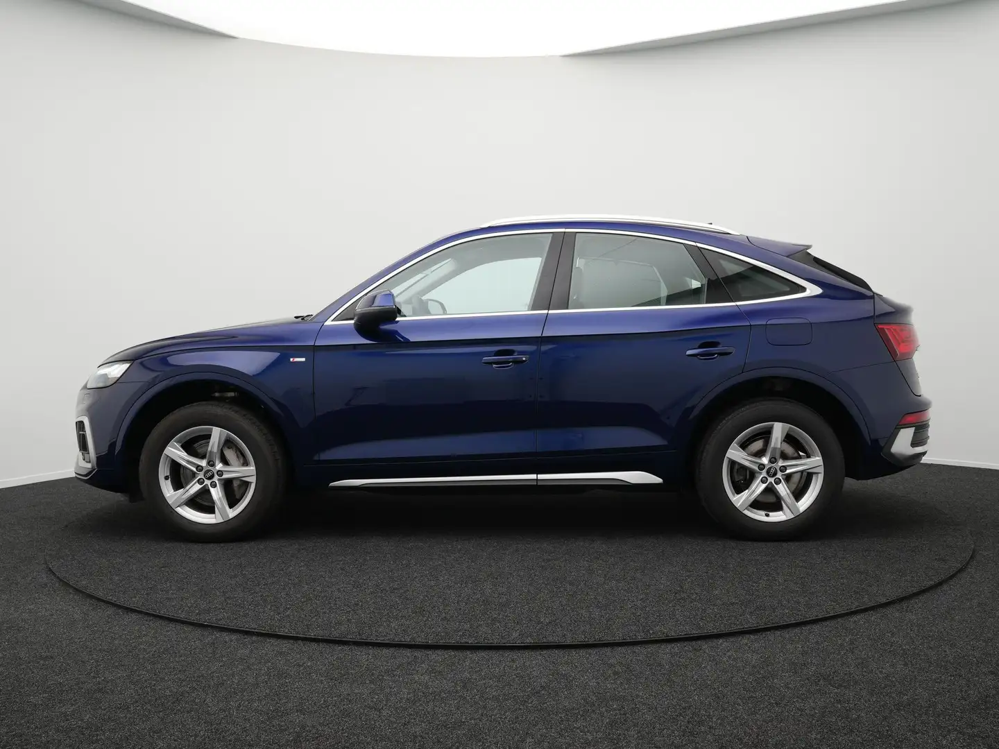 Audi Q5 Sportback 55 TFSI e Quattro S-Line Plug in Hybrid Blauw - 2