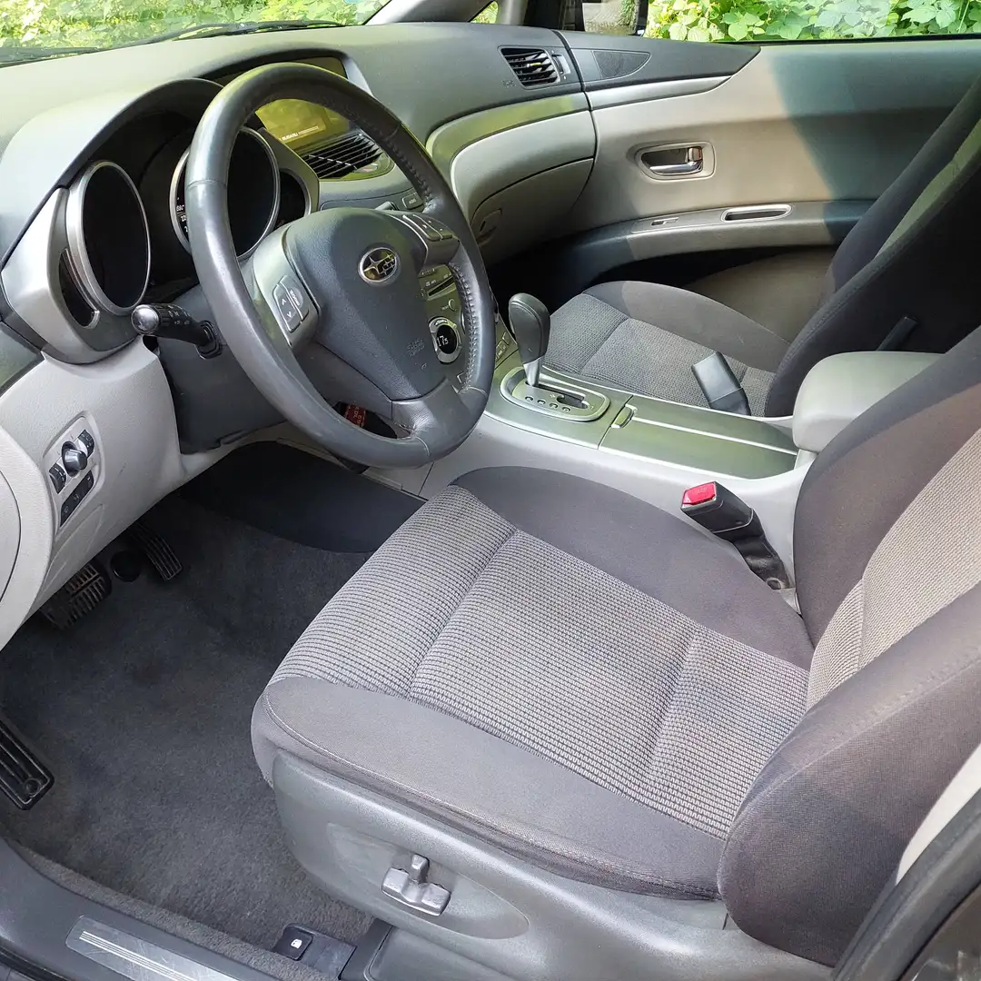 Subaru Tribeca 3.0 Liter Boxermotor Grau - 2