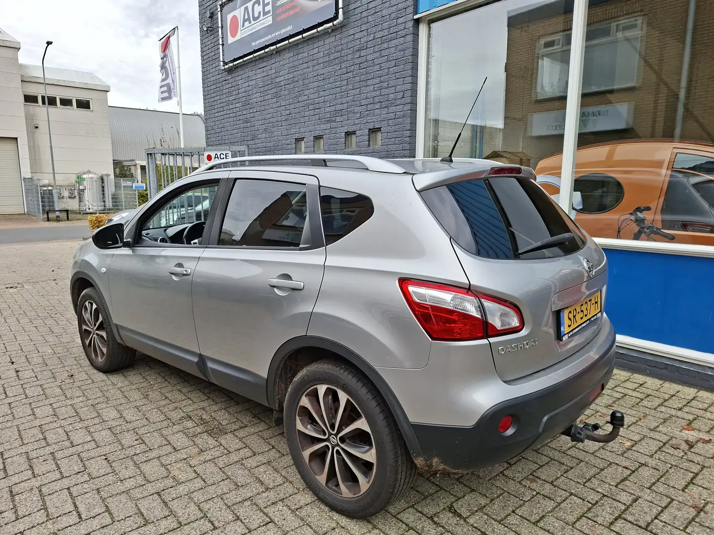 Nissan Qashqai 2.0 Connect Edition Trekhaak Automaat Panoramadak Grijs - 2