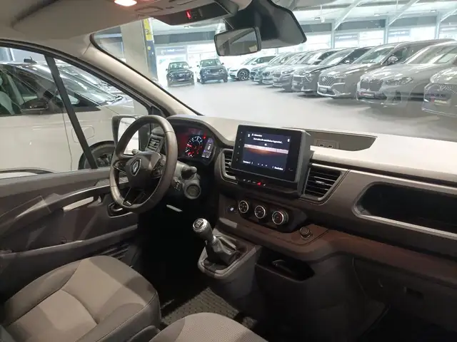 Renault Trafic view 9