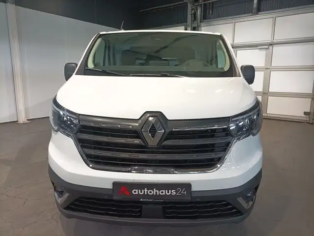 Renault Trafic view 2