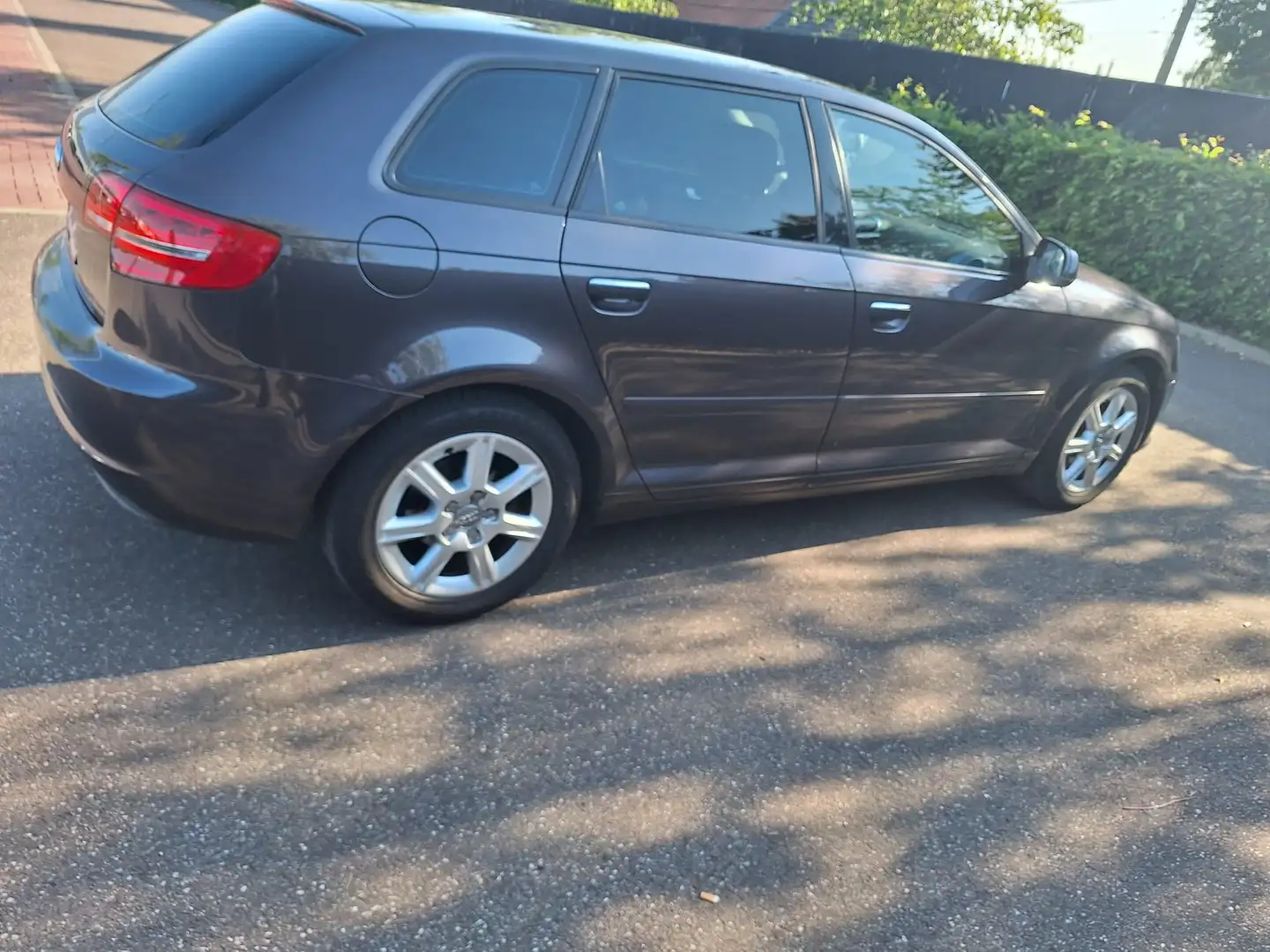 Audi A3 A3 Sportback 1.6 TDi Ambiente Start/Stop DPF Mauve - 2