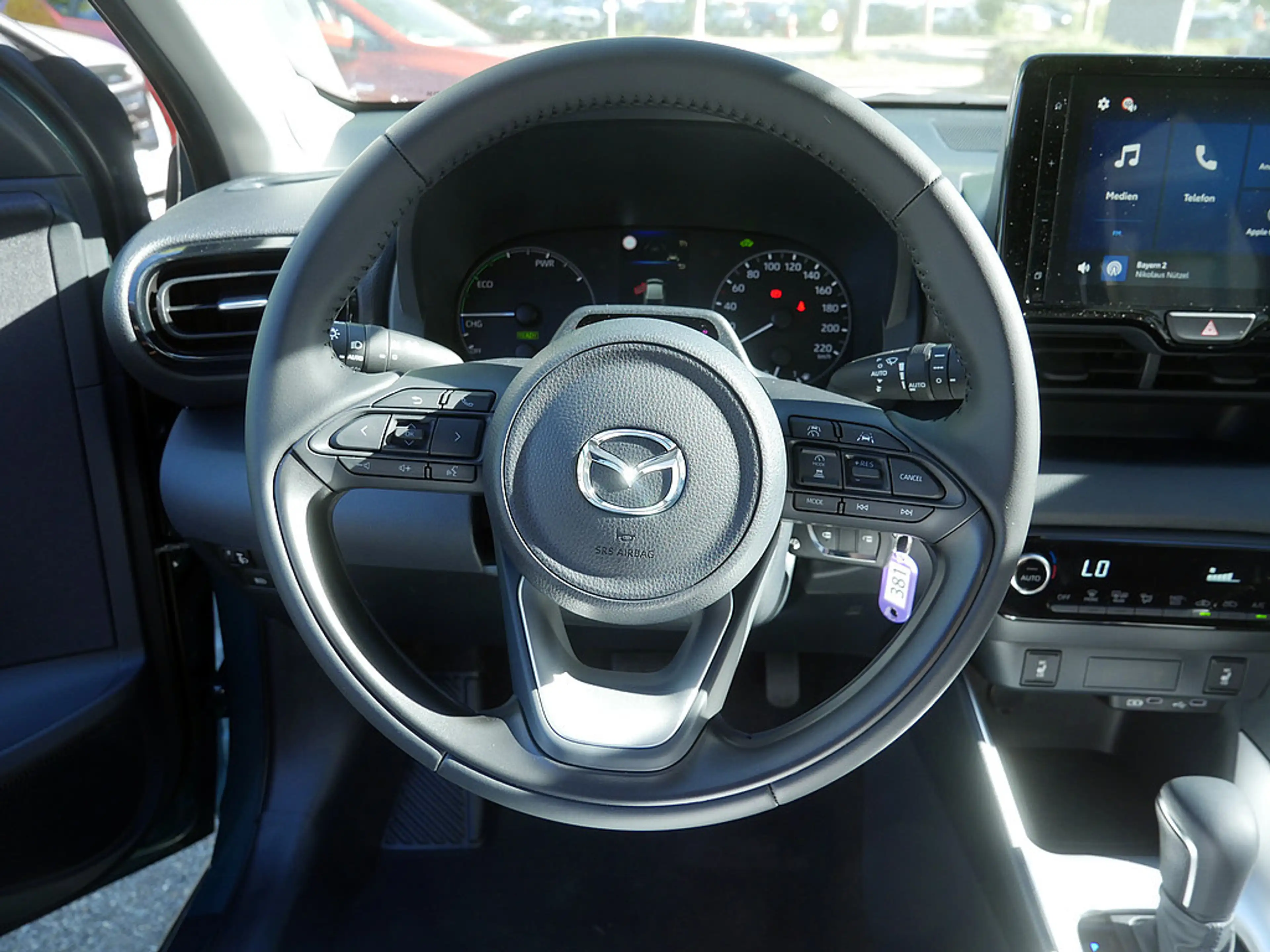 Mazda 2 Hybrid 1.5 VVT-i 116 CVT FWD Centre-Line — photo 11