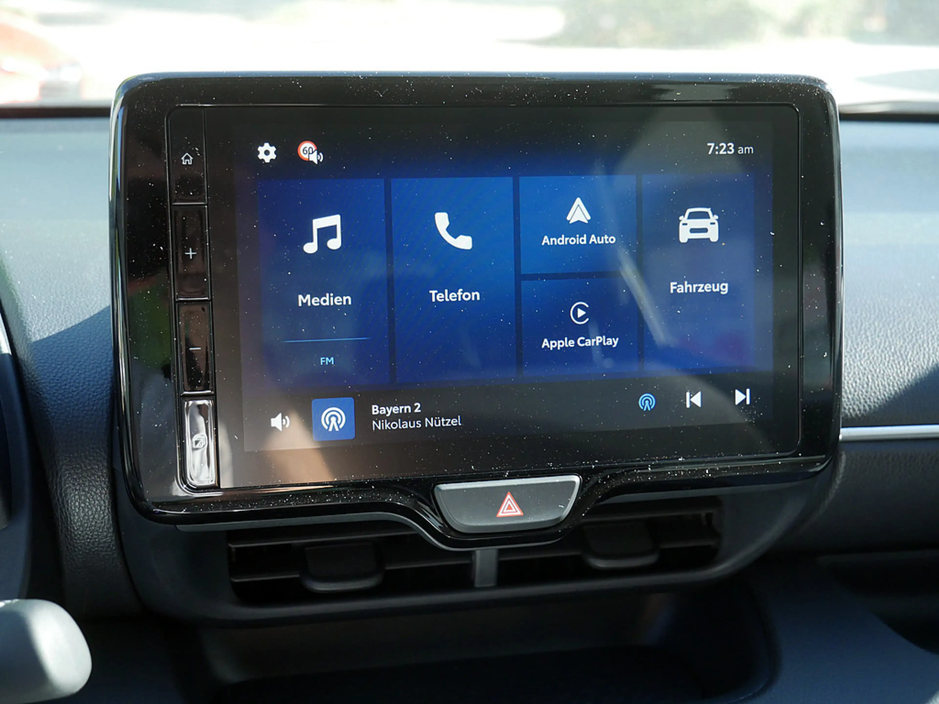 Mazda 2 Hybrid 1.5 VVT-i 116 CVT FWD Centre-Line — photo 12