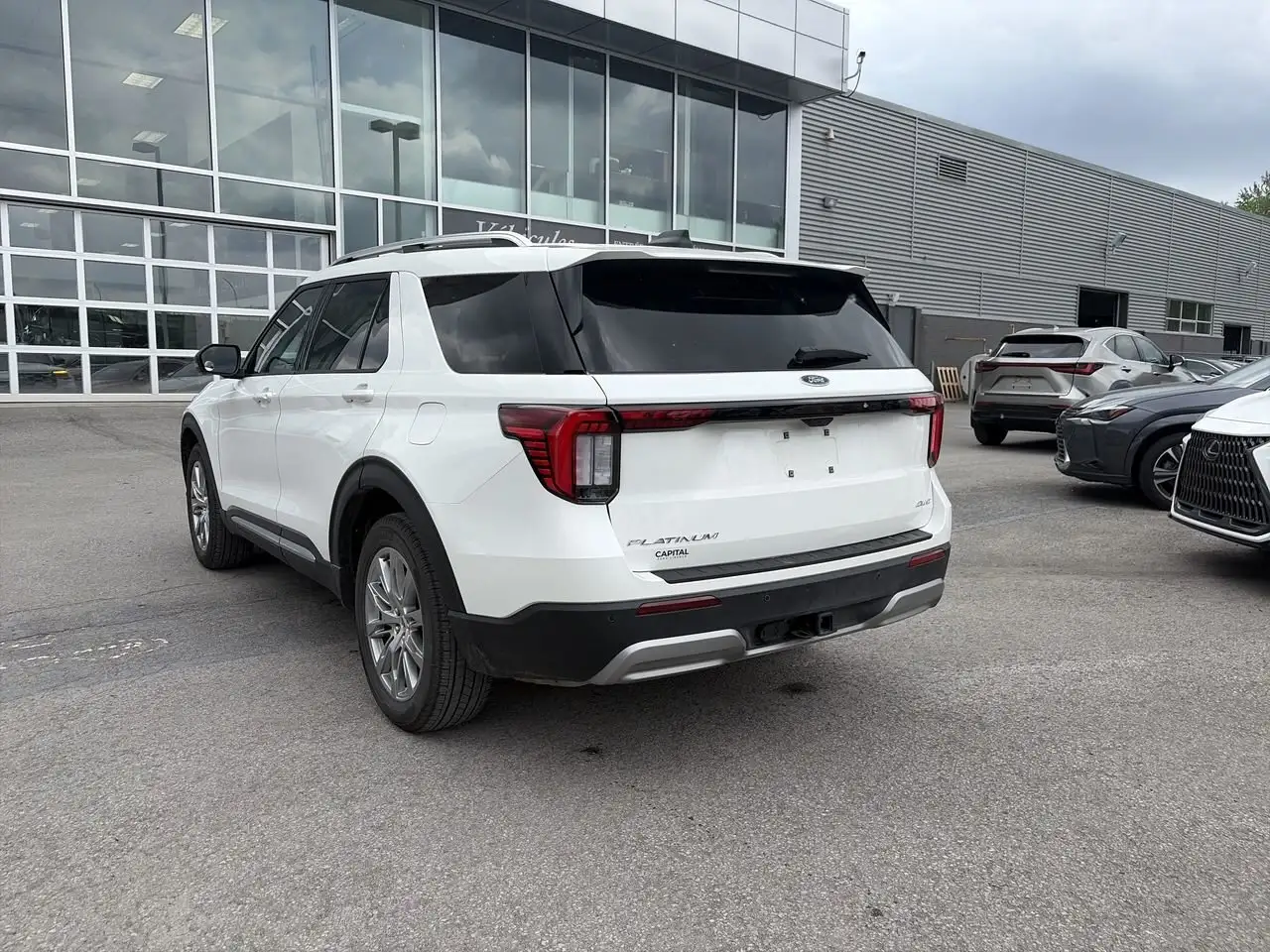 Ford Explorer снимка Ford Explorer